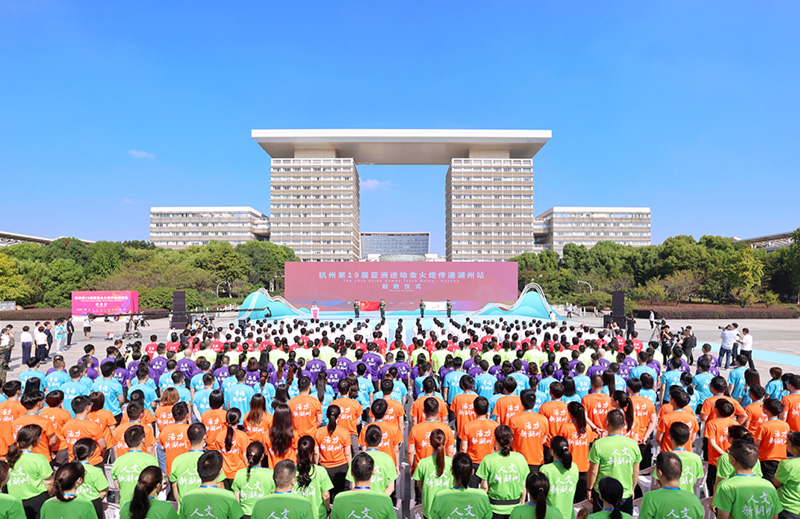 火炬?zhèn)鬟f︱中德的驕傲，傳遞亞運(yùn)火炬——鄭書劍